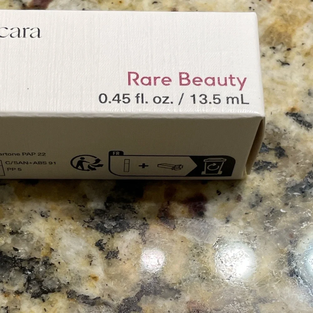 Rare Beauty Perfect Strokes Universal Volumizing Mascara — Black